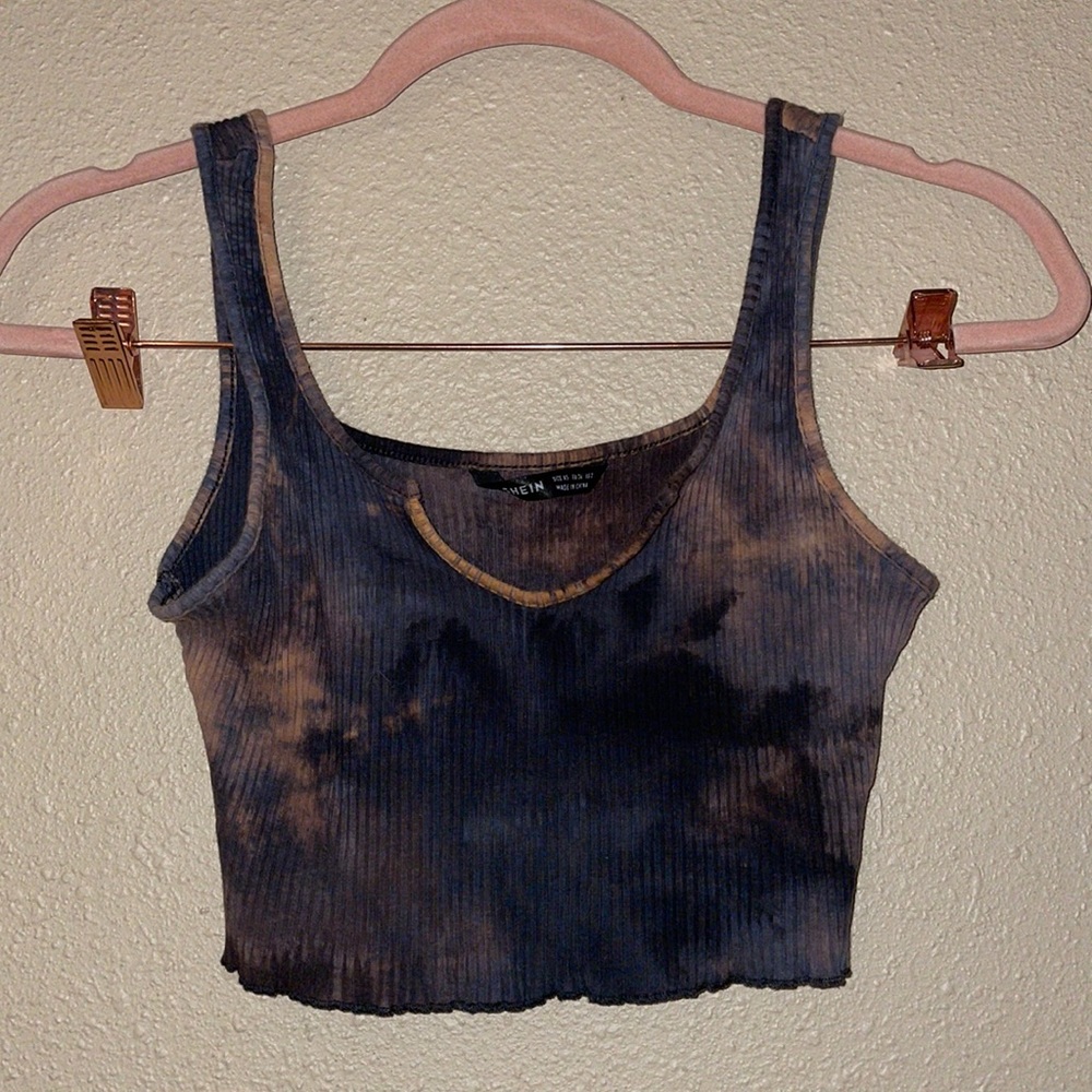 cropped tank top